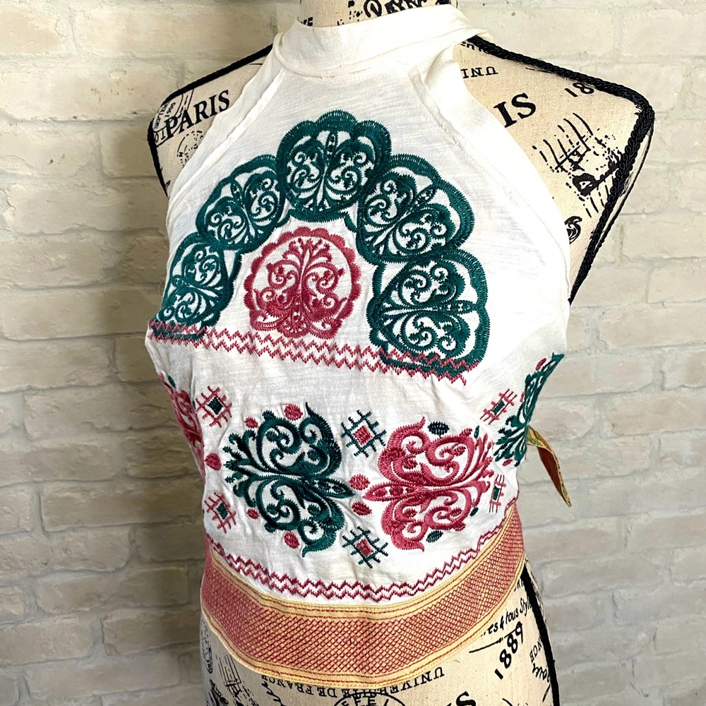 STUNNING halter top embroidered crop top